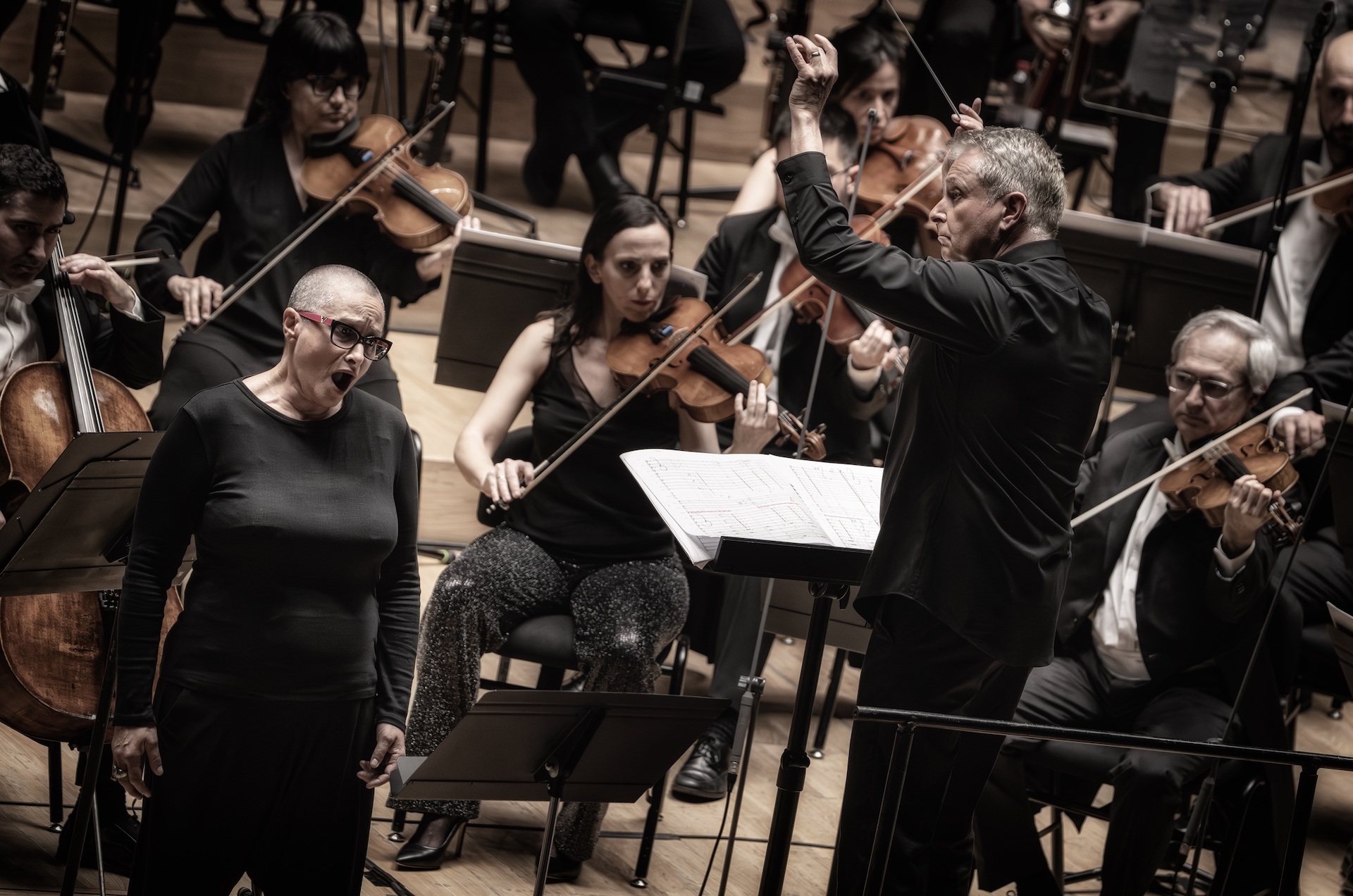 Ángeles Blancas se hace Medea en la recreación novedosa de Sánchez VerdúTEMPORADA 2025-2026 del Palau de la Música. Orquestra de València. Programa: Obras de Beethoven y Sánchez Verdú. Solista: Ángeles Blancas (soprano). Director: Alexander Liebreich. Lugar: Palau de la Música. Entrada: Alrededor de 1.400 espectadores. Fecha: viernes, 15 mayo 2026