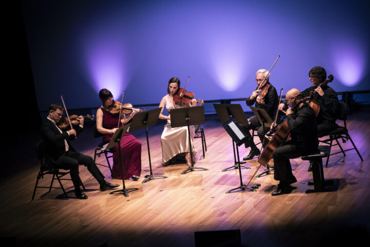Renaud Capuçon, de tuteo con solistas de la Orquestra de ValènciaCAMBRA AL PALAU (Ciclo de Cámara del Palau de la Música). Obras de Mozart, Turina y Brahms. Intérpretes: Renaud Capuçon (violín) y profesores de la Orquestra de València (Casandra Didu y Luciano Casalino, violines; Pilar Márin y Santiago Cantó, violines; Iván Balaguer y David Forés, violonchelos). Lugar: Palau de la Música (Sala Rodrigo). Entrada: Alrededor de 200 personas. Fecha: 28 mayo 2026.