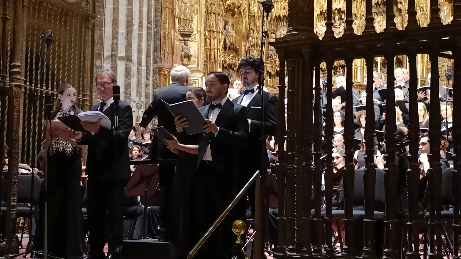 Donizetti: Requiem. Descanso eterno Solistas: Andrea Moreno, Nerea Berraondo, Pepe Hannan, Ruben Amoretti, Amando Martín. Coro de la Asociación de Amigos del Teatro de la Maestranza. Orquesta Sinfónica Conjunta Universidad de Sevilla-Conservatorio Superior de Música ‘Manuel Castillo’ de Sevilla. Dirección: Pierangelo Pelucchi. Fecha: Jueves, 14 de mayo. Lugar: Catedral de Sevilla. Aforo: Lleno.