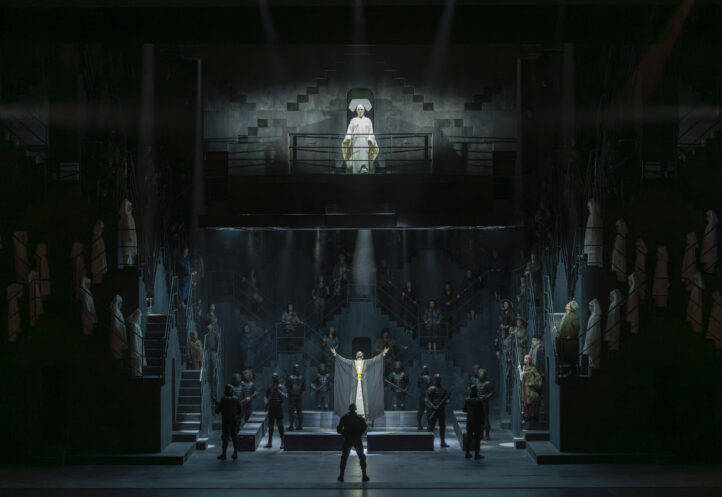 Turandot regresa y triunfa sin complejosTURANDOT, de Giacomo Puccini (concluida por Franco Alfano). Ópera en tres actos. Libreto de Giuseppe Adami y Renato Simone. Repar­to: Ekaterina Semenchuk (Turandot), Gregory Kunde (Calaf), Carolina López Moreno (Liù), Liang Li (Timur), Josep Fadó (Emperador Altoum), Jan Antem (Ping), Pablo García López (Pang), Mikeldi Atxalandabaso (Pong). Dirección de escena: Àlex Ollé. Escenografía: Alfons Flores. Vestuario: Lluc Castells. iluminación: Urs Schönebaum. Cor de la Generalitat Valenciana (Jordi Blanch, director). Escolania de la Mare de Déu dels Desemparats (Luis Garrido, director). Orquestra de la Comunitat Valenciana. Direc­ción musical: Mark Elder. ­Lu­gar: Palau de les Arts. Entrada: 1.412 espectadores (lleno). Fechas: Miércoles, 3 junio 2026 (se repite los días 6, 8, 11, 13, 16 junio  2026).