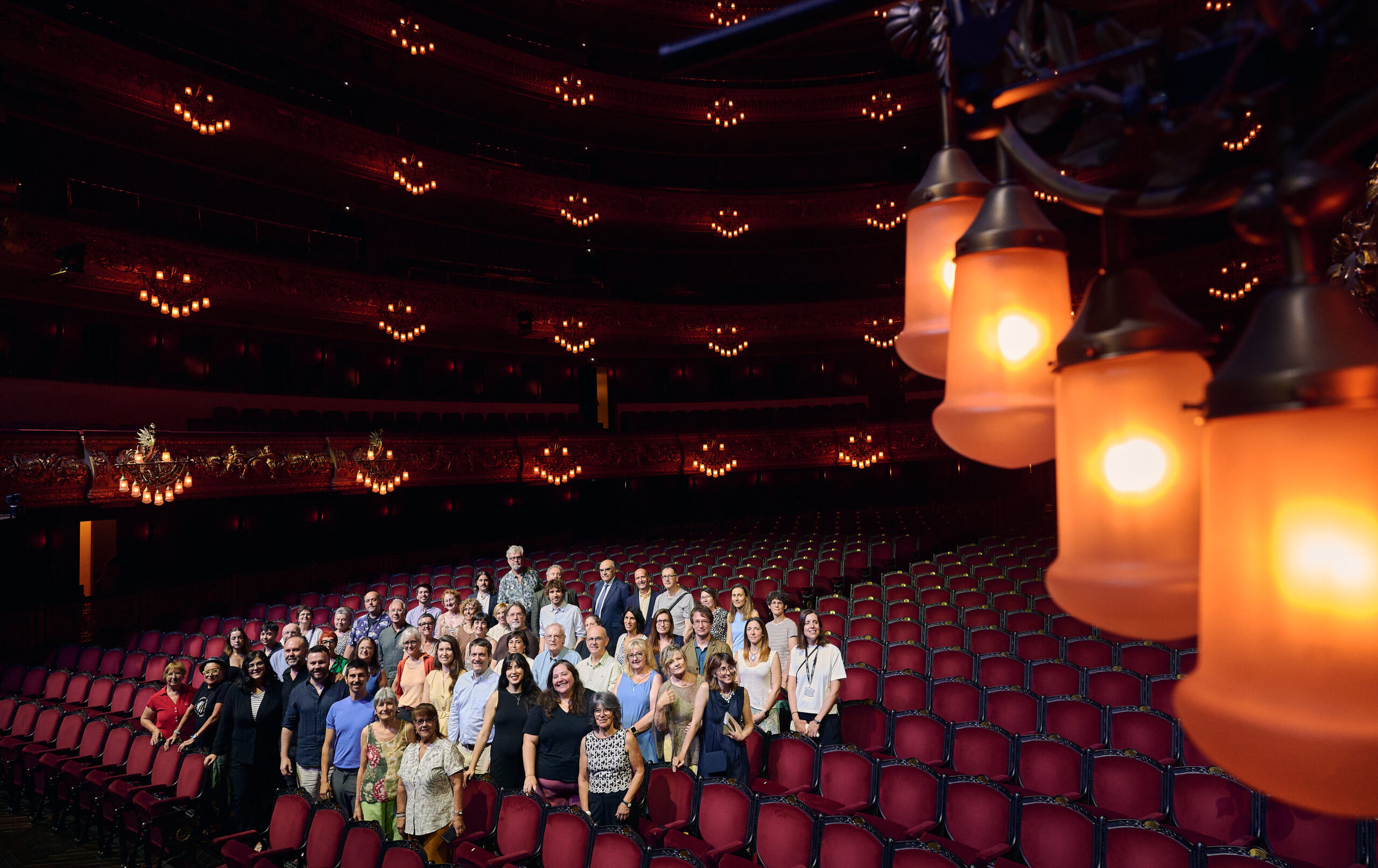 El Gran Teatre del Liceu presenta La rosa dels set pètals, la segunda ópera de creación comunitaria del proyecto OPERA PRIMA, cocreada con el tejido social y cultural del distrito de Sant Andreu, que se estrenará la próxima temporada en tres funciones del 4 al 6 de junio de 2027. Este título arraiga en el distrito de Sant Andreu, un territorio con una rica tradición industrial, obrera y cultural. Con el apoyo del Ajuntament de Barcelona y la participación activa de sus vecinos y vecinas, el proyecto cuenta con la implicación de cerca de 70 entidades, equipamientos, colectivos y agentes culturales de Sant Andreu.