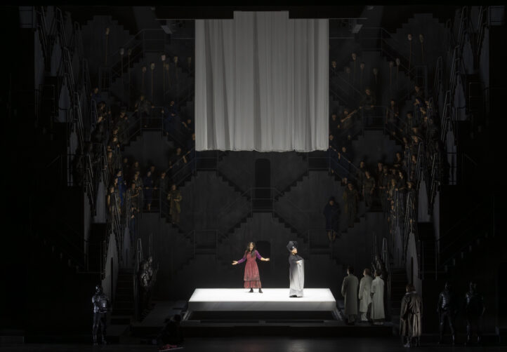 Turandot regresa y triunfa sin complejosTURANDOT, de Giacomo Puccini (concluida por Franco Alfano). Ópera en tres actos. Libreto de Giuseppe Adami y Renato Simone. Repar­to: Ekaterina Semenchuk (Turandot), Gregory Kunde (Calaf), Carolina López Moreno (Liù), Liang Li (Timur), Josep Fadó (Emperador Altoum), Jan Antem (Ping), Pablo García López (Pang), Mikeldi Atxalandabaso (Pong). Dirección de escena: Àlex Ollé. Escenografía: Alfons Flores. Vestuario: Lluc Castells. iluminación: Urs Schönebaum. Cor de la Generalitat Valenciana (Jordi Blanch, director). Escolania de la Mare de Déu dels Desemparats (Luis Garrido, director). Orquestra de la Comunitat Valenciana. Direc­ción musical: Mark Elder. ­Lu­gar: Palau de les Arts. Entrada: 1.412 espectadores (lleno). Fechas: Miércoles, 3 junio 2026 (se repite los días 6, 8, 11, 13, 16 junio  2026).