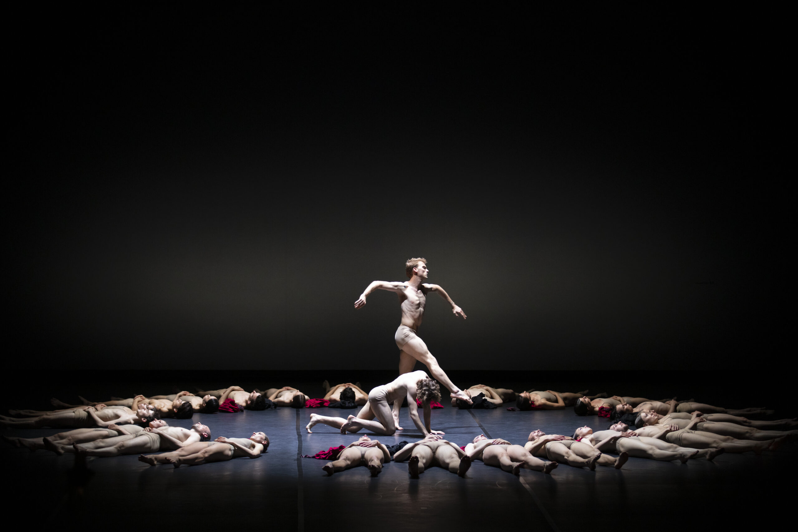 Les Arts estrena Carmina Burana con el Ballett Dortmund y la coreografía de Edward Clug, con más de 170 artistas entre cantantes, músicos y bailarines. La Sala Principal acoge cuatro funciones con esta colosal obra que clausura la temporada 2025/26 en el edificio diseñado por Calatrava.