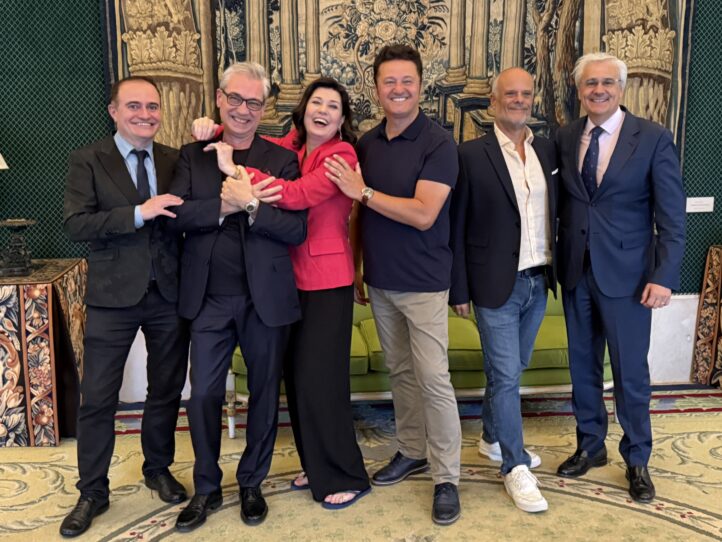 Entre los días 29 de junio y 20 de julio el Teatro Real cierra la temporada con Il trovatore, en una reposición de la coproducción de Francisco Negrín con la Ópera de Montecarlo y la Royal Danish Opera. Las funciones estarán protagonizadas por cuatro fabulosos repartosen los que destacan las sopranos Marina Rebeka, Saioa Hernández y Anna Netrebko; los tenores Piotr Beczała, Vittorio Grigòlo, Celso Albelo y Yusif Eyvazov; y los barítonos Artur Ruciński, Juan Jesús Rodríguez y George Petean. La función del 10 de julio será retransmitida a las 20.30 horas en la pantalla instalada en la Plaza de Isabel II.