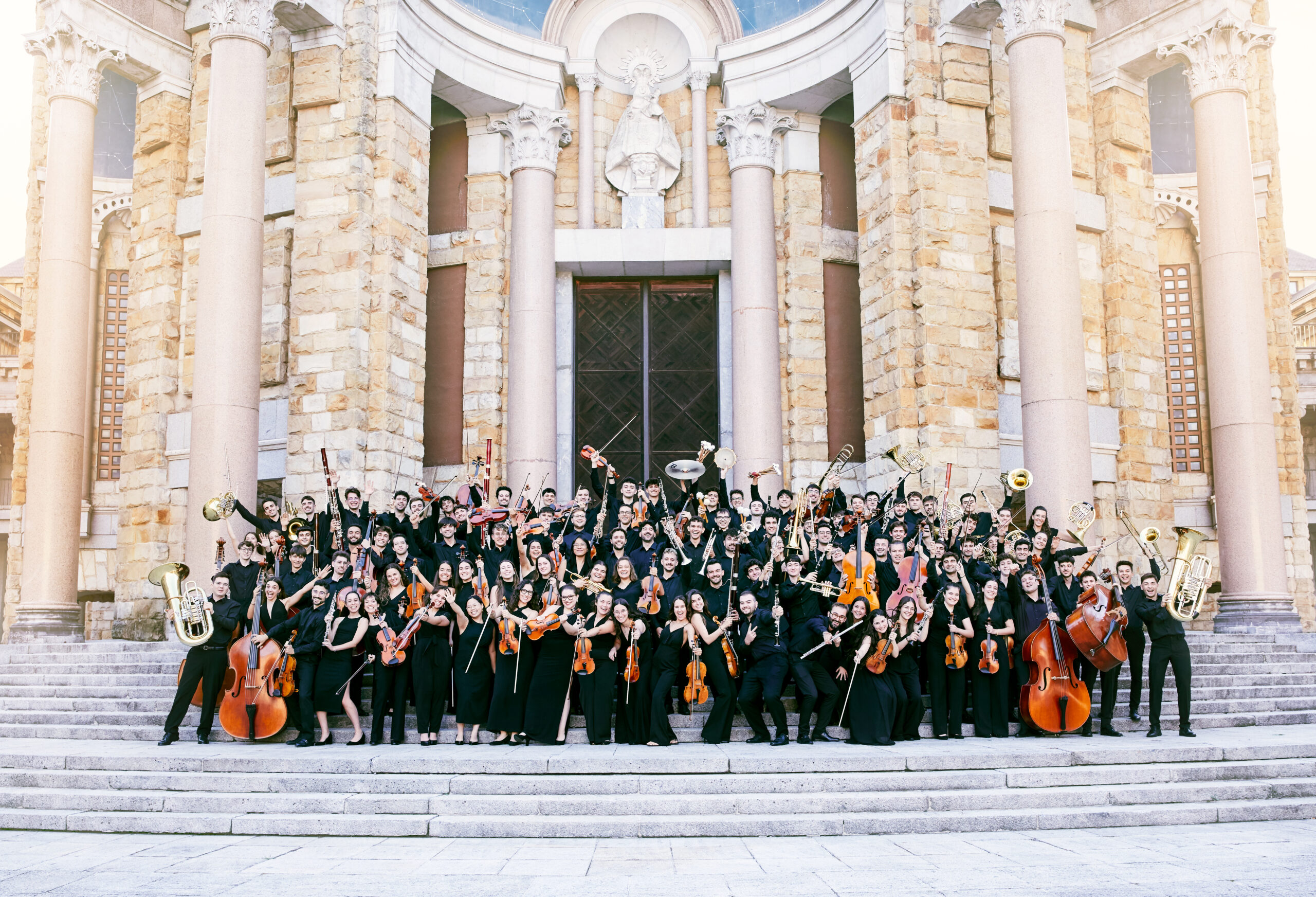 La JONDE interpretará la Sinfonía Fausto de Franz Liszt, una de las grandes obras del sinfonismo programático del siglo XIX, bajo la dirección de Donato Renzetti. La gira de conciertos se celebrará entre el 30 de junio y el 7 de julio en Badajoz, Baeza (Jaén), Granada y Águilas (Murcia). El concierto de Granada, junto al director Timothy Brock, pondrá en diálogo el repertorio sinfónico y la música para cine mudo con la inclusión en el programa de Rapsodia satánica de Pietro Mascagni