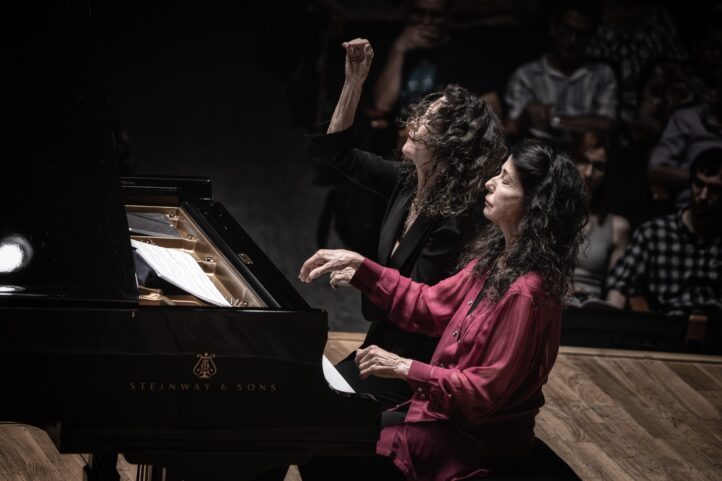 Retales ante lo anodino en el Festival IturbiIV Festival Iturbi. Recital Hermanas Labèque (piano a cuatro manos). Obras de Fanny y Felix Mendelssohn-Bartholdy, Montgeroult, Joël, Fauré, Albéniz, Ravel, Debussy, Bacewicz, Bernstein, etcétera. Lugar: València, Palau de la Música. Aforo: Alrededor de 1200 espectadores Fecha: 28 junio 2026.