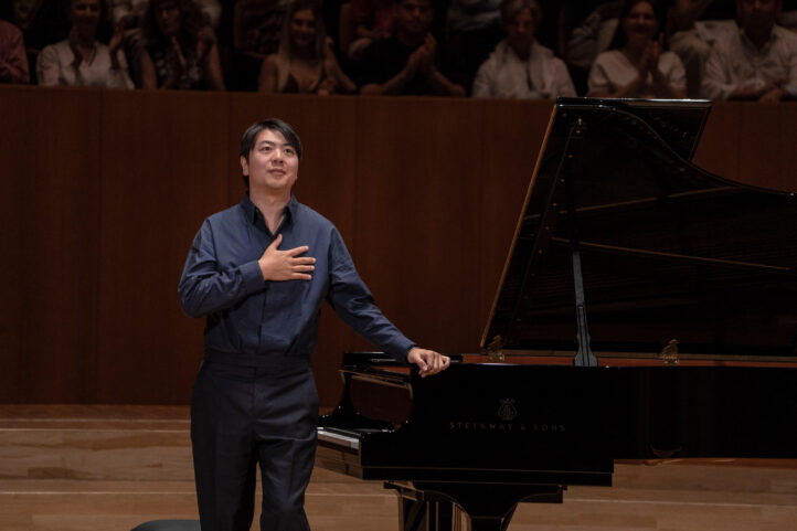 Lang Lang, ramplonería a gogóTEMPORADA PALAU DE LA MÚSICA. Recital Lang Lang (piano). Pro­gra­ma: Obras de Albéniz, Beethoven, Granados, Liszt y Mozart. Lu­gar: València, Palau de la Música (Sala Iturbi). Entrada: 1.790 espectadores (lleno). Fecha: martes, 2 junio 2026.