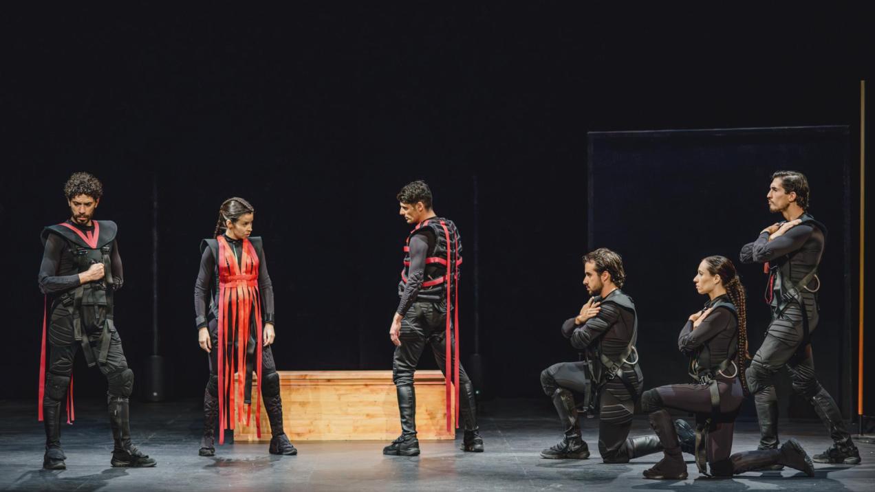 PURA ACCIÓN BIEN ILUSTRADALos Estunmen. Música y dirección musical: Fernando Velázquez. Libreto y dirección escénica: Nao Albet y Marcel Borrás. Cantantes, actores y figurantes. Teatros del Canal, sala Roja, 4 de junio de 2026.