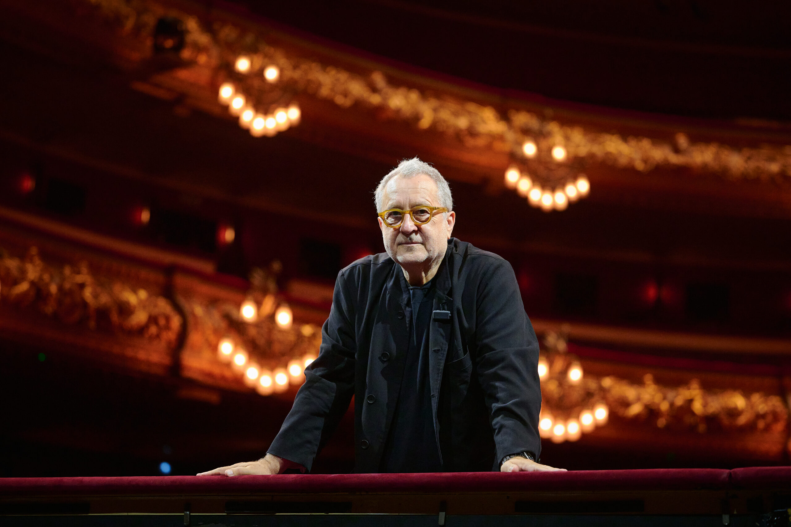 Josep Pons pone fin a su etapa como director musical del Liceu tras 14 años en el puesto. El próximo 24 de julio, el director catalán se enfrentará al último concierto del ciclo integral dedicado a Mahler, pasando a ser Director Musical Honorario de la institución catalana.