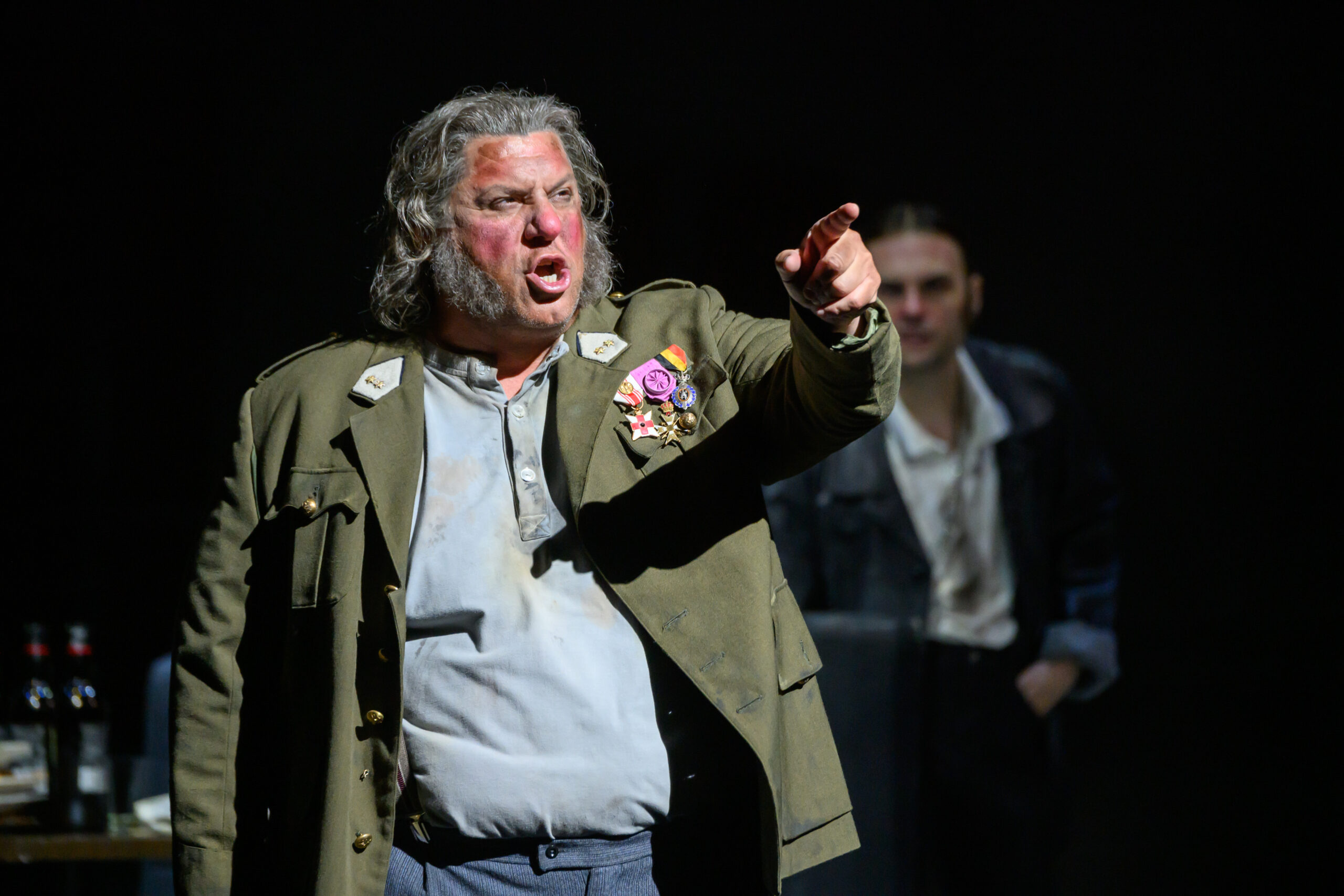 El Liceu acoge la vuelta a Barcelona de Falstaff de Verdi, del 9 al 19 de julio, por primera vez en la producción de Laurent Pelly, más de 15 años después de la última representación de la ópera en el Teatre. Los reconocidos barítonos Luca Salsi y Ambrogio Maestri se alternarán en el papel protagonista junto a otros nombres como Lucas Meachem, Carolina López Moreno o Serena Sáenz. El maestro Josep Pons, que se despide de la dirección musical del Liceu, dirigirá las ocho funciones desde el foso de la Orquestra.
