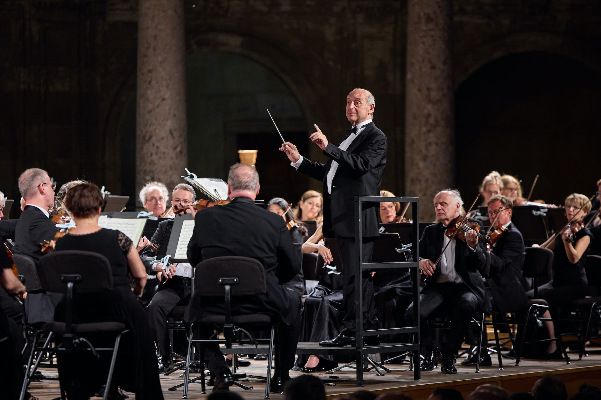 Schumann frente a Wagner, en el Carlos V, de la mano de Budapest75 FESTIVAL DE GRANADA. Orquesta del Festival de Budapest. Iván Fischer (director). Solistas: Anje Kampe (soprano), Hanno Müller-Branchmann (bajo-barítono). Programa: Obras de Schumann (Tercera sinfonía, “Renana”) y Wagner (Escena final de La Valquiria). Lugar: Granada, Palacio de Carlos V. Fecha: 4 julio 2026.