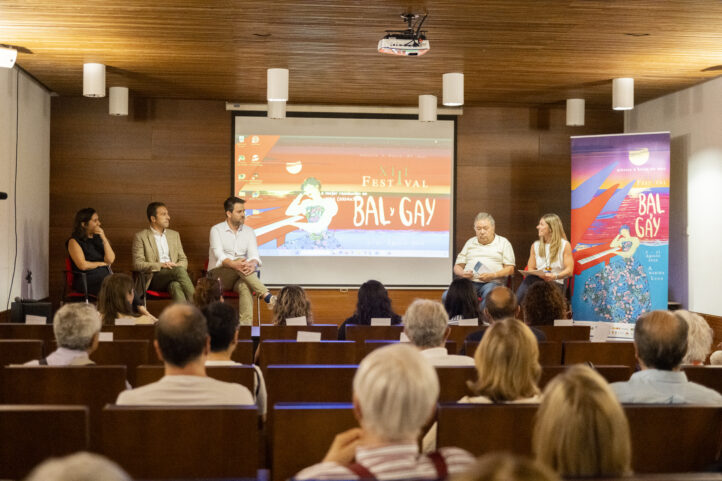 El Festival Bal y Gay ha presentado su 13ª edición en Foz con la presencia de representantes de instituciones que apoyan una cita musical que, en este 2026, ofrecerá una ambiciosa programación marcada por nombres internacionales. Del 5 al 21 de agosto, A Mariña de Lugo albergará 14 conciertos, que se desarrollarán por diferentes localidades de la comarca gallega. 