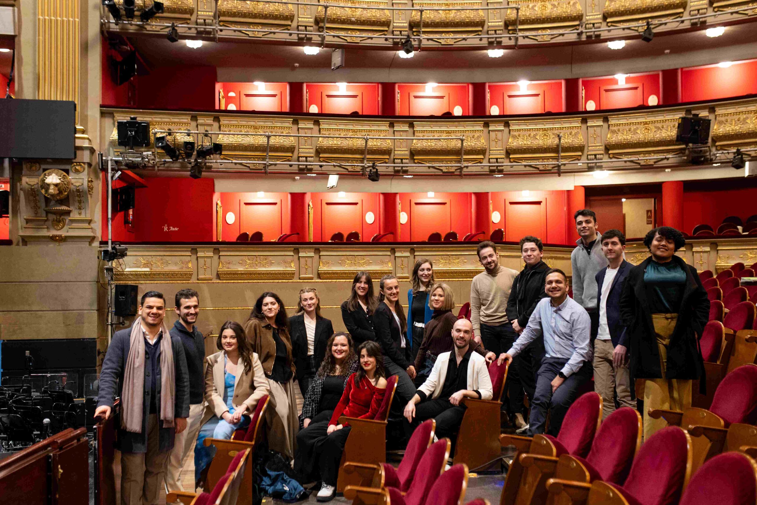 El Teatro Real alberga este domingo, 19 de julio el concierto de clausura de la sexta edición de Crescendo, con un atractivo programa que incluye arias, dúos y tríos populares del repertorio lírico. La recaudación de las entradas, con un precio único de 20 euros, estará destinada a la realización de programas que impulsen las carreras de jóvenes artistas. 