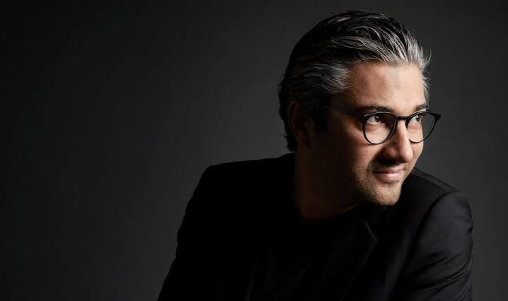 El todavía director titular y artístico de la OCNE, David Afkham, ingresa en la Orden Civil de Alfonso X el Sabio. Tras 12 años al frente de la Orquesta y Coro Nacionales de España el maestro alemán se despide recibiendo uno de los máximos reconocimientos civiles que otorga nuestro país.