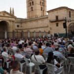 El Festival LittleOpera Zamora arranca su edición número once el próximo viernes, 24 de junio, con un concierto especial protagonizado por las voces de Vanessa Goicoetxea y Andeka Gorrotxategi, acompañados por la OSCyL bajo las órdenes de Oliver Díaz. La programación, que ocupa todo el fin de semana, busca poner en valor el repertorio lírico de cámara, aspirando a convertir esta cita en un auténtico referente de estas obras.