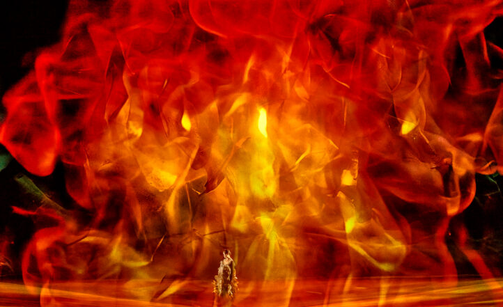 De Lenin a Hitler, con Chéreau y Kupfer de por medio: la IA sucumbe a la épica  de La Valquiria de ThielemannWagner: LA VALQUIRIA. Camilla Nylund (Brunilda), Michael Volle (Wotan), Anna Kissjudit (Fricka), Klaus Florian Vogt (Siegmund), Elza van den Heever (Sieglinde), Mika Kares (Hunding), Martina Welschenbach (Gerhilde), Brit-Tone Müllertz (Ortlinde), Karis Tucker (Waltraute),  Freya Apffelstaedt (Schwertleite), Magdalena Hinterdobler (Helmwige), Alexandra Ionis (Siegrune), Marie Henriette Reinhold (Grimgerde), Natalia Skrycka (Rossweisse).  Editor: Marcus Lobbes. Concepto artístico y técnico: Marcus Lobbes y Nils Corte. Dramaturgia: Andri Hardmeier. Código creativo / Arte visual: Nils Corte y Phil Hagen Jungschlaeger. Escenografía: Wolf Gutjahr. Vestuario: Pia Maria Mackert. Narración digital y con IA: Roman Senkl. Di­rec­ción musi­cal: Christian Thielemann. Lugar: Festspielhaus de Bayreuth. Fecha: 28 julio 2026.
