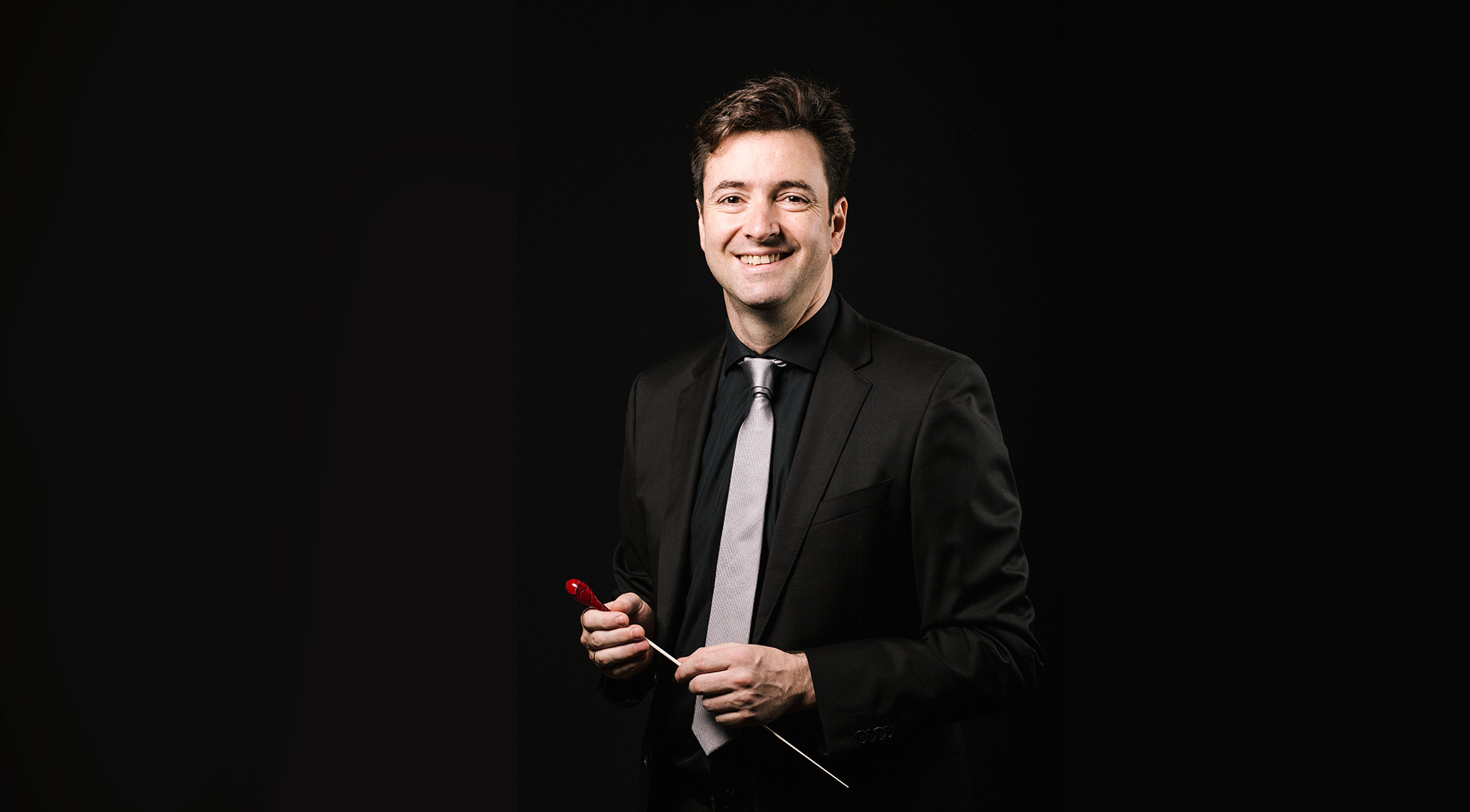 ÓPERA CONTRA EL VIENTOFragmentos operísticos de Johann Strauass jr., Bizet, Massenet, Puccini, Leoncavallo y Dvorák. Vanessa Goikoetxea y Andeka Gorrotxategi. Orquesta Sinfónica de Castilla y León. Director: Óliver Díaz. Zamora, Plaza de la Catedral, 24 de julio de 2026. Festival LittleOpera.