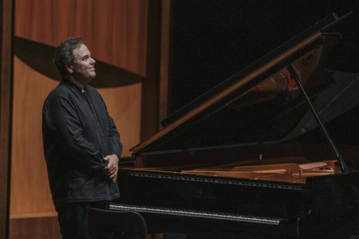 批評:アルカディ・ヴォロドス、ザルツブルク音楽祭でシューベルトの真髄を披露