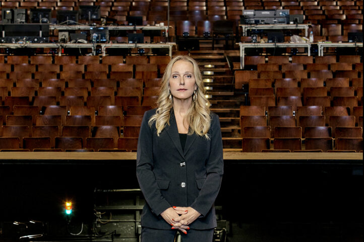 La directora del Festival de Bayreuth, Katharina Wagner, ha defendido la necesidad de afrontar de manera crítica el legado histórico del certamen y ha pedido disculpas por la polémica cancelación —posteriormente rectificada— del concierto conmemorativo Verstummte Stimmen, organizado junto al publicista Michel Friedman para reflexionar sobre el antisemitismo de Richard Wagner y recordar a los músicos judíos perseguidos por el nazismo.