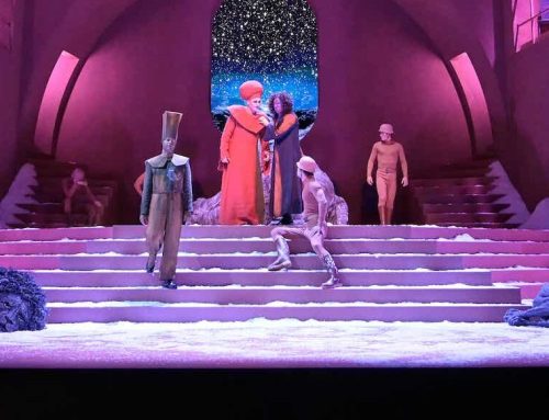 Critica: Ariadne auf Naxos y su música resisten y se imponen a la “empanada sideral” de Ersan Mondtag en el Festival de Salzburgo