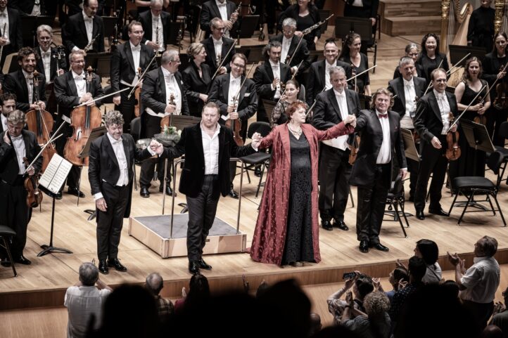 “Estupendísimo, sobrecogedor”Palau de la Música. Concierto extraordinario. Wagner: Fragmentos de El Anillo del Nibelungo. Solistas: Catherine Foster (soprano), Klaus Florian Vogt (tenor), Nicholas Brownlee (bajo-barítono). Orquesta Titular del Festival de Bayreuth. Director: Pablo Heras Casado. Lugar: Palau de la Música de València. Entrada: 1.781 espectadores (lleno). Fecha: domingo, 6 septiembre 2026.