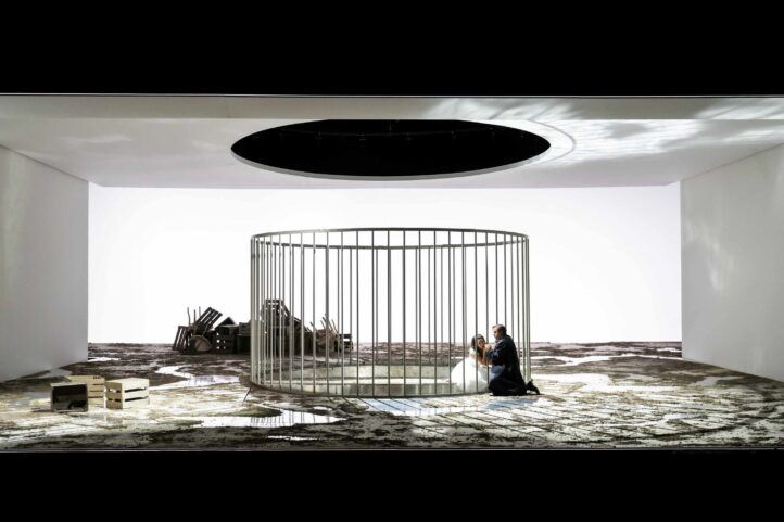 Cuatro espectaculares producciones de la presente temporada del Teatro Real podrán ser seguidas en riguroso directo en 27 salas de cine Yelmo en las mejores condiciones de imagen y sonido. Manon Lescaut, Simon Boccanegra, Norma y Tannhäuser llegará a todo el país a través de la gran pantalla. Los espectadores podrán adquirir un abono para los cuatro títulos o localidades sueltas para cada ópera en la web y la app del Cine Yelmo o en las taquillas de las salas que ofrecen las óperas, a partir del pasado 2 de septiembre.