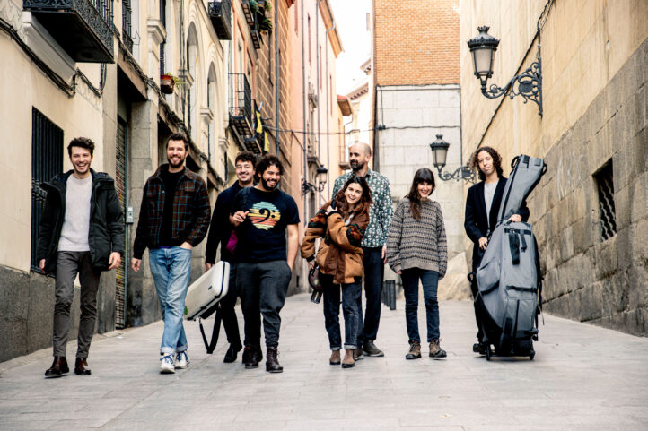 El CNDM y la USAL presentan la 14.ª edición de Salamanca Barroca, con ocho conciertos para redescubrir el patrimonio musical europeo. El ciclo reunirá siete conciertos de abono y un concierto extraordinario del 5 de octubre de 2026 al 7 de junio de 2027 en la centenaria institución educativa. Cantoría, grupo residente del CNDM en la temporada 2026/27, participará con un programa dedicado a la Escuela de Salamanca y al encuentro de civilizaciones.