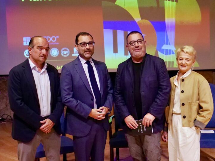 El Ayuntamiento de Oviedo ha presentado el Ciclo de Conciertos del Auditorio y las Jornadas de Piano Luis G. Iberni 2026/2027, una programación que se desarrollará del 4 de noviembre al 23 de mayo y que reunirá grandes orquestas y coros, directores, solistas y algunas de las principales figuras del panorama pianístico internacional.