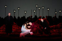 Cuatro espectaculares producciones de la presente temporada del Teatro Real podrán ser seguidas en riguroso directo en 27 salas de cine Yelmo en las mejores condiciones de imagen y sonido. Manon Lescaut, Simon Boccanegra, Norma y Tannhäuser llegará a todo el país a través de la gran pantalla. Los espectadores podrán adquirir un abono para los cuatro títulos o localidades sueltas para cada ópera en la web y la app del Cine Yelmo o en las taquillas de las salas que ofrecen las óperas, a partir del pasado 2 de septiembre.