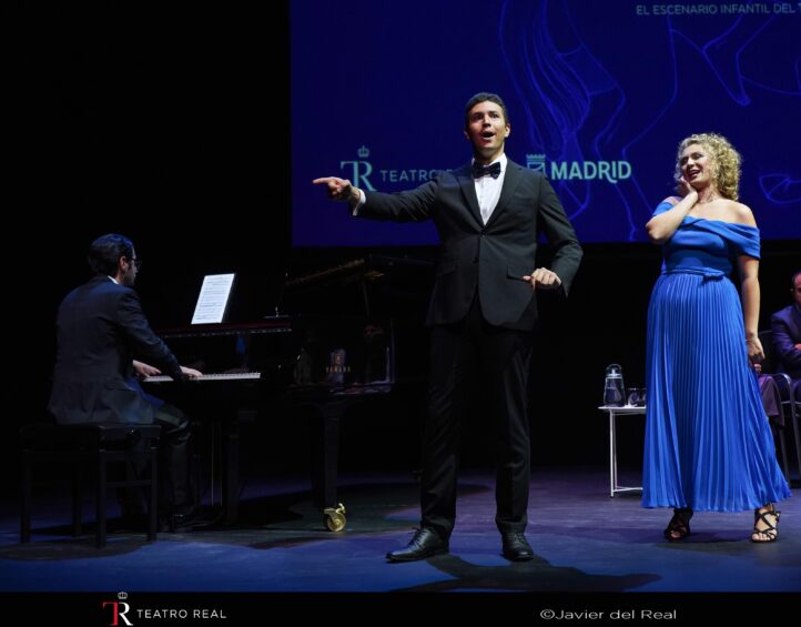 El Real Teatro de Retiro presenta la nueva temporada 26/27 con una programación artística que reafirma su compromiso con la calidad y el acercamiento de la música a públicos de todas las edades. Se ofrecerán cuarenta espectáculos diferentes, en ciento noventa y ocho funciones, cuarenta y siete de ellas dirigidas a escolares y las restantes ciento cincuenta y una para familias. El Real Teatro de Retiro ofrecerá en exclusiva dieciocho producciones propias, cuatro de las cuales se estrenarán por primera vez en este espacio escénico.