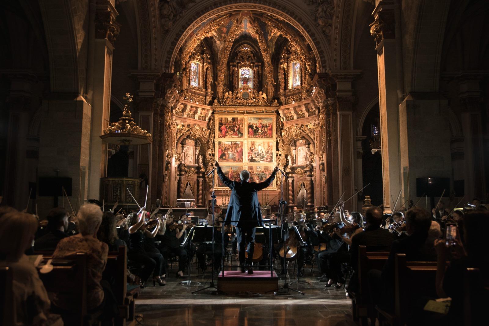 Crítica: La Orquestra de València y Liebreich dan vida a “Katakomben”, de David Moliner, en la Catedral de València