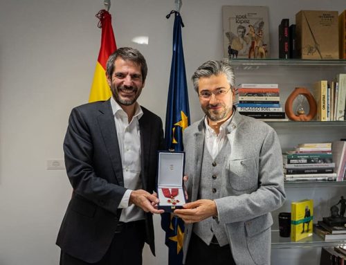 El ministro de Cultura entrega la Encomienda de Alfonso X el Sabio a David Afkham tras su titularidad de la OCNE