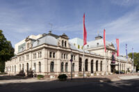 El Festspielhaus de Baden-Baden anuncia una programación que reúne nuevas producciones operísticas, repertorio sinfónico y propuestas escénicas de John Neumeier, con las voces de Anna Netrebko, Sonya Yoncheva, Diana Damrau, Elina Garanča, Lisette Oropesa, Freddie de Tommaso, Rosa Feola, Vera-Lotte Boecker, Tomasz Konieczny y Ruzan Mantashyan. Beethoven, Mozart, Wagner, Verdi y Mahler figuran entre los compositores centrales de una temporada que se extenderá durante todo el año.