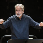 Jordi Savall inaugura en Madrid El Sonido Original, su ciclo dedicado a recuperar el sonido histórico de la música, con Un Réquiem alemán y el Canto del destino de Brahsm como primeras obras que abordará. El músico catalán se situará al frente de Le Concert des Nations y La Capella Nacional de Catalunya, en una interpretación con instrumentos de época y criterios históricamente informados, en una velada de alto nivel el próximo 19 de octubre en el Auditorio Nacional.