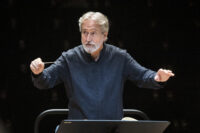 Jordi Savall inaugura en Madrid El Sonido Original, su ciclo dedicado a recuperar el sonido histórico de la música, con Un Réquiem alemán y el Canto del destino de Brahsm como primeras obras que abordará. El músico catalán se situará al frente de Le Concert des Nations y La Capella Nacional de Catalunya, en una interpretación con instrumentos de época y criterios históricamente informados, en una velada de alto nivel el próximo 19 de octubre en el Auditorio Nacional.