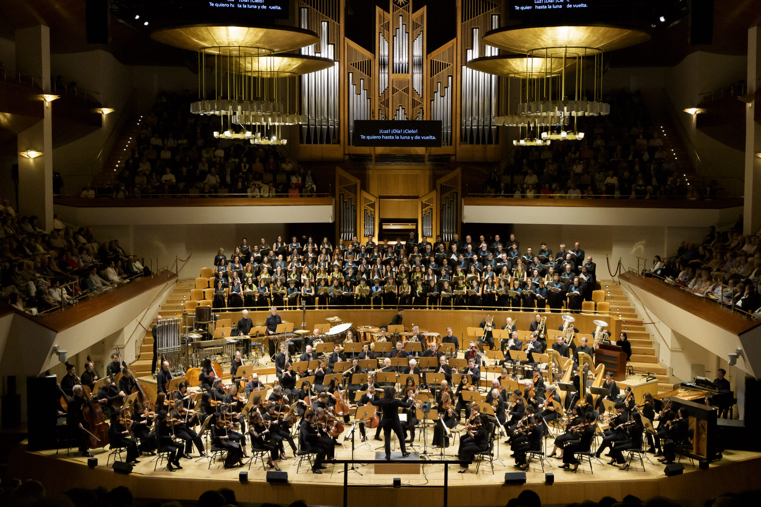 Dudamel y Nueva York: dos noches, cinco obras y una declaración de intenciones Ibermúsica. Temporada 2026-2027. Auditorio Nacional de Música, Madrid. New York Philharmonic. Director musical y artístico: Gustavo Dudamel. Martes, 13 de octubre de 2026. Di Castri: Invisible House (encargo de la Filarmónica de Nueva York; estreno en Madrid). J. Adams: On the Transmigration of Souls (estreno en Madrid). S. Prokófiev: Sinfonía núm. 5 en si bemol mayor, op. 100. Orfeó Català, Cor de Noies de l’Orfeó Català  y cantores del Cor Infantil de l’Orfeó Català. Miércoles, 14 de octubre de 2026. T. León: Imágenes mestizas (encargo de la Filarmónica de Nueva York; estreno en Madrid). G. Mahler: Sinfonía núm. 5 en do sostenido menor.