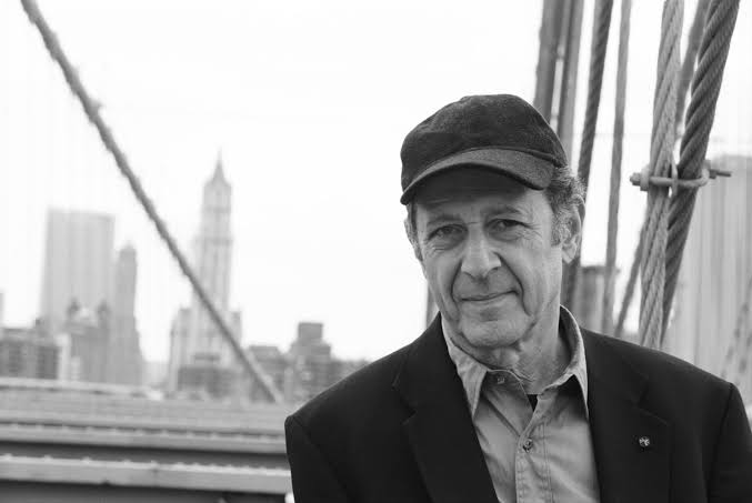 作曲家のスティーヴ・ライヒが90歳を迎えるにあたり、その歩みと功績を振り返る