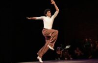 La ORCAM y Alondra de la Parra proponen un viaje musical por la danza en un nuevo concierto de su ciclo sinfónico. La directora mexicana se pondrá al frente de la Orquesta de la Comunidad de Madrid el 3 de noviembre en el Auditorio Nacional, con el bailarín Caleb Teicher y un programa que reúne a Ginastera, Thomas Enhco, Carlos Simon y Leonard Bernstein.