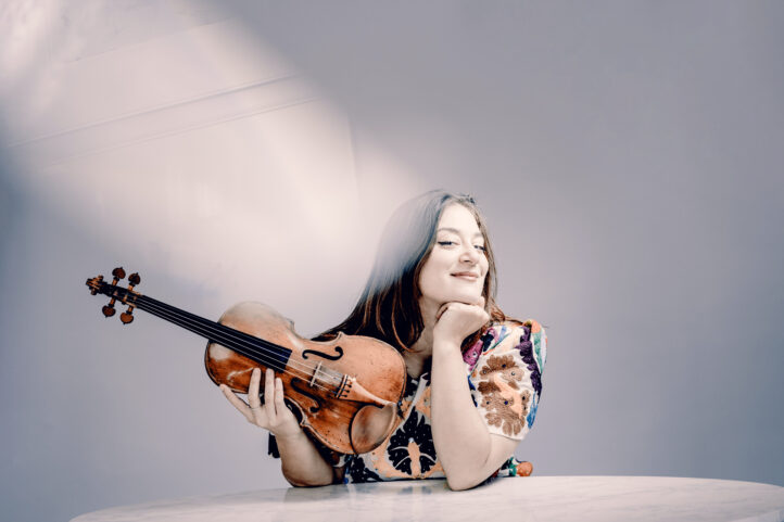 La violinista Veriko Tchumburidze actuará de la mano de Excelentia el 27 de octubre en el Auditorio Nacional junto a la Orquesta Clásica Santa Cecilia, dirigida por Julian Kuerti, en un programa que reúne a Borodin, Mendelssohn y Rimski-Kórsakov.