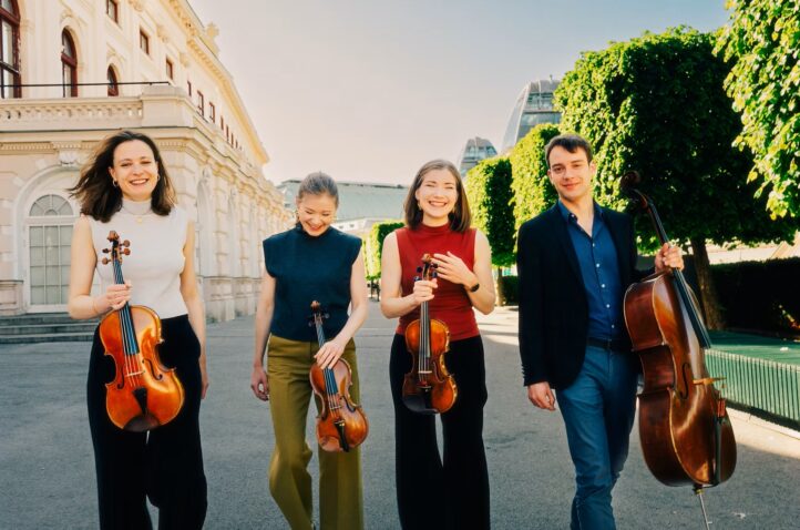 El Cuarteto Citadelle, joven cuarteto de cuerdas franco-japonés fundado en el año 2024, se presenta por primera vez ante el público del Auditorio Sony de la Escuela Superior de Música Reina Sofía en su programación de música de cámara. Por su parte, el Cuarteto Ineo, en su tercer curso en el Instituto Internacional de Música de Cámara de Madrid, volverá a compartir su repertorio. Como tercera formación, el ‘Cuarteto Ast’, formado en septiembre de 2021 por jóvenes músicos de Corea del Sur.
